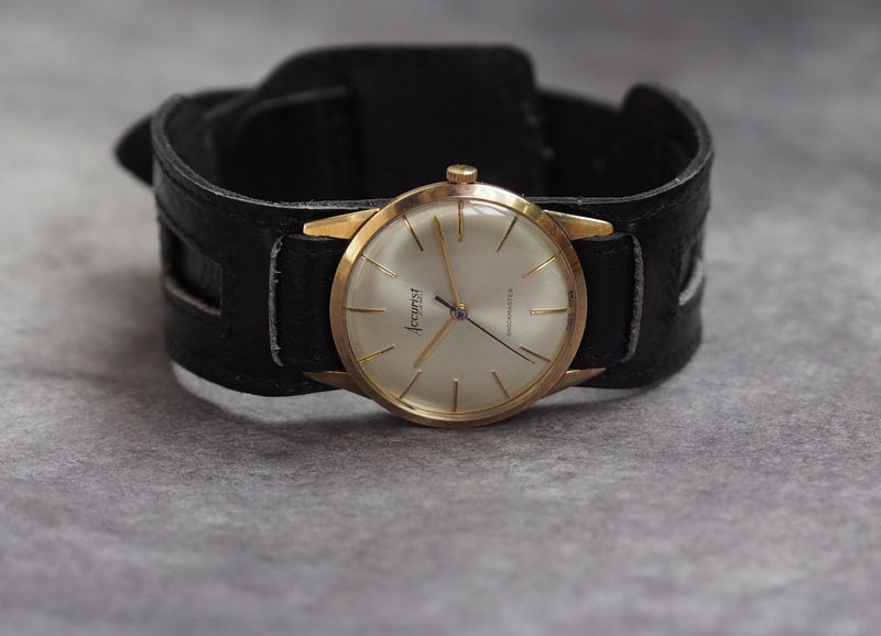 ACCURIST - .375 , 9K gold  Swiss made mechanical wind up mens watcht  solid gold case,  Swiss men's watch ACCURIST-1960's