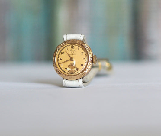 LABHART 14k solid gold .585 German   made  mechanical wind up Women's Watch  , vintage wind up mechanical women's watch