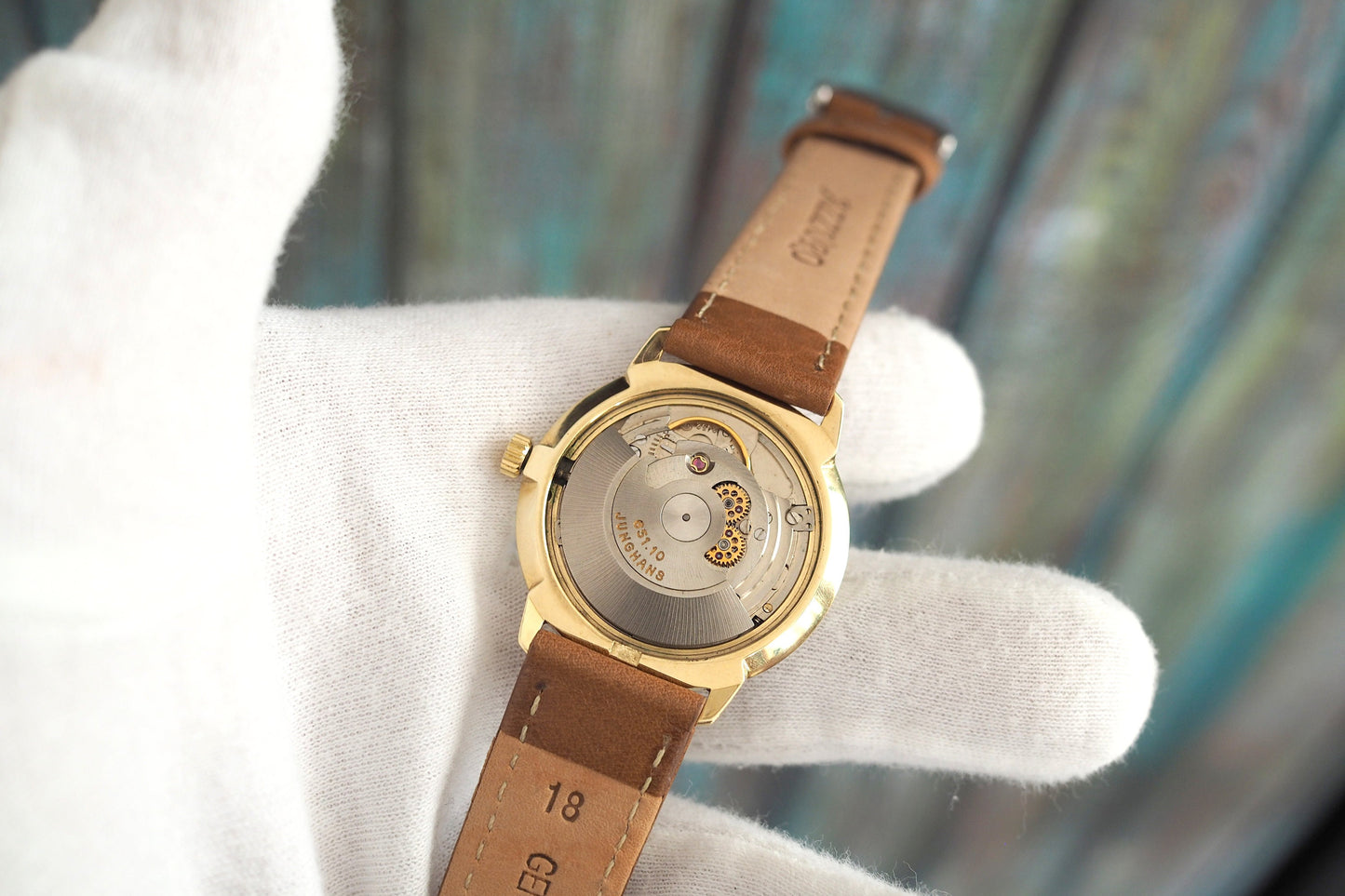 JUNGHANS  - German  mechanical self winding men's watch, cal. 651.10, ref . 9253 - 1960's, 15K .585  solid gold case, automatic movement